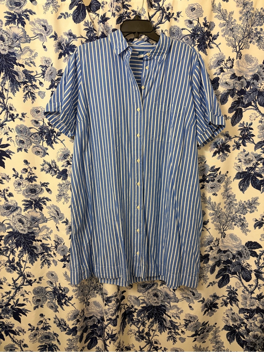 Old Navy Striped Short-Sleeve Button-Up Shirt